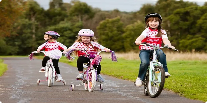دختر بچه های دوچرخه سوار