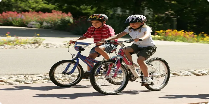 کودکان دوچرخه سوار