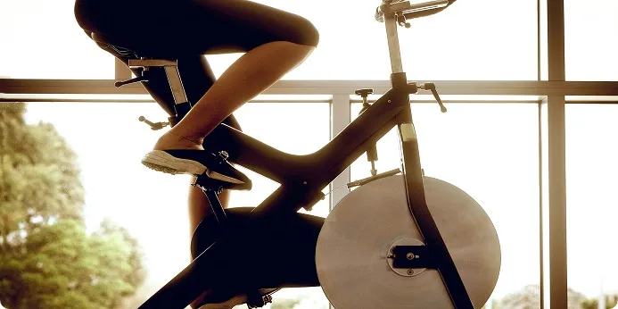 تقویت عضلات بدن با دوچرخه ثابت